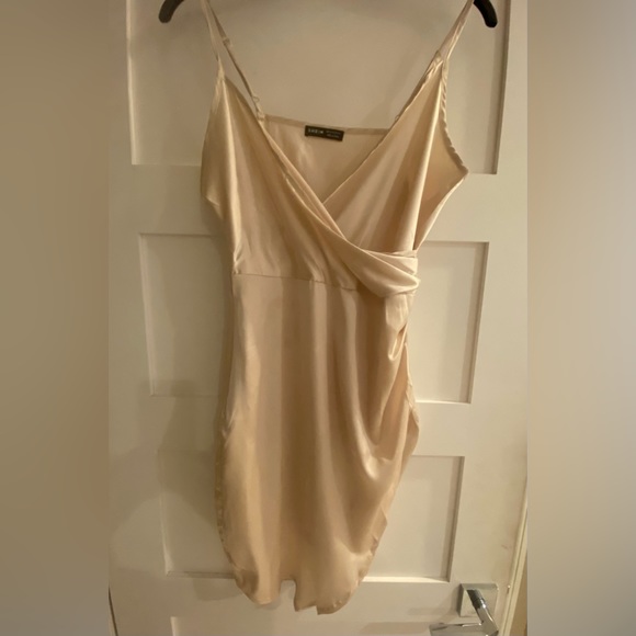 SHEIN champagne satin cami dress NWOT - Picture 3 of 12